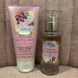 Bath & Body Works Strawberry Snowflakes Hydration Set